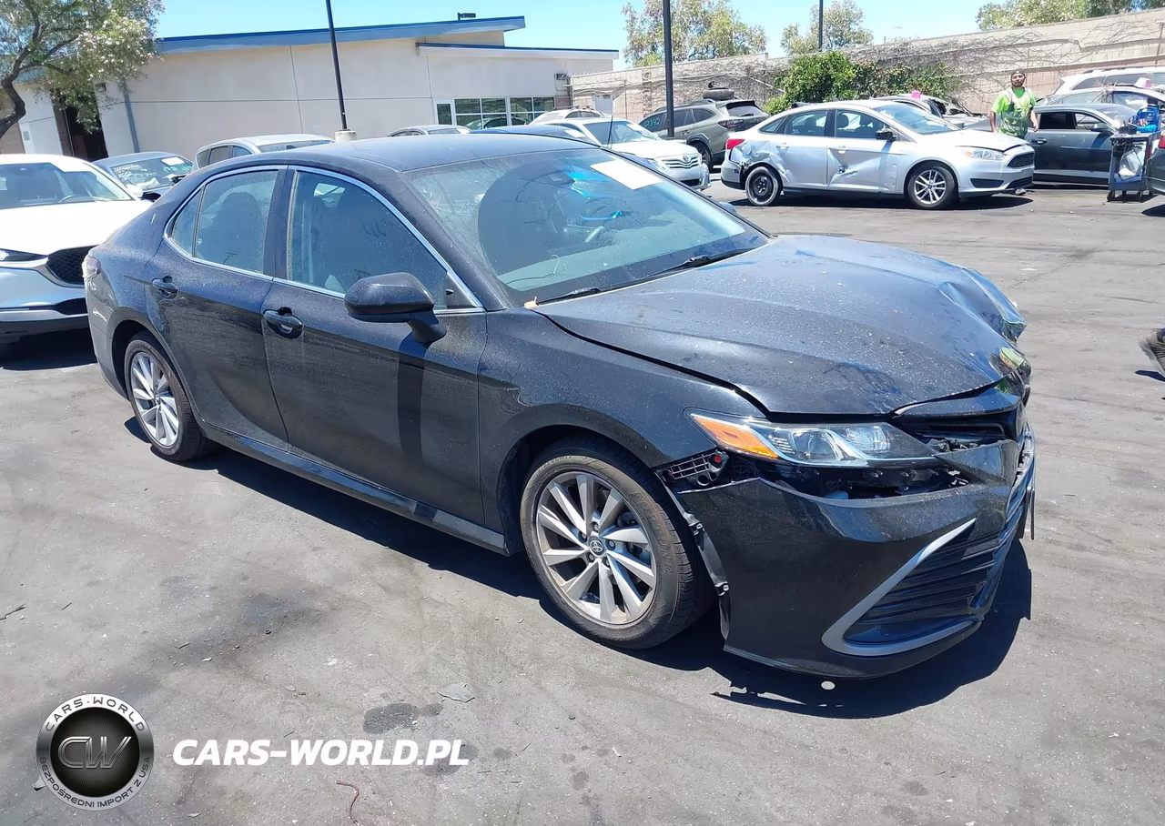 2021 Toyota Camry Le – zdjęcie 1 z 16
