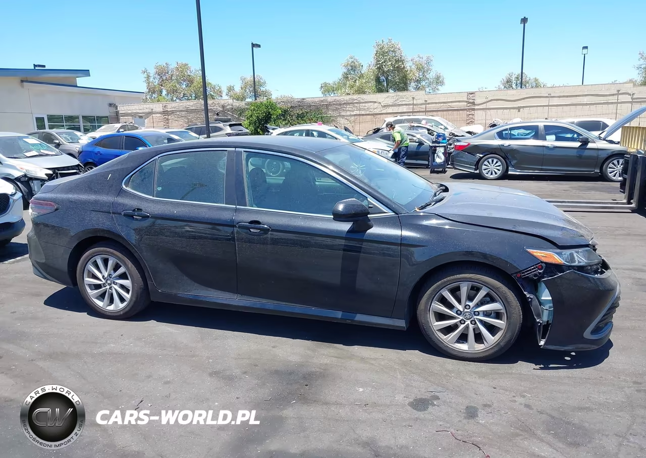 2021 Toyota Camry Le VIN:4T1C11AK1MU497358 - 13