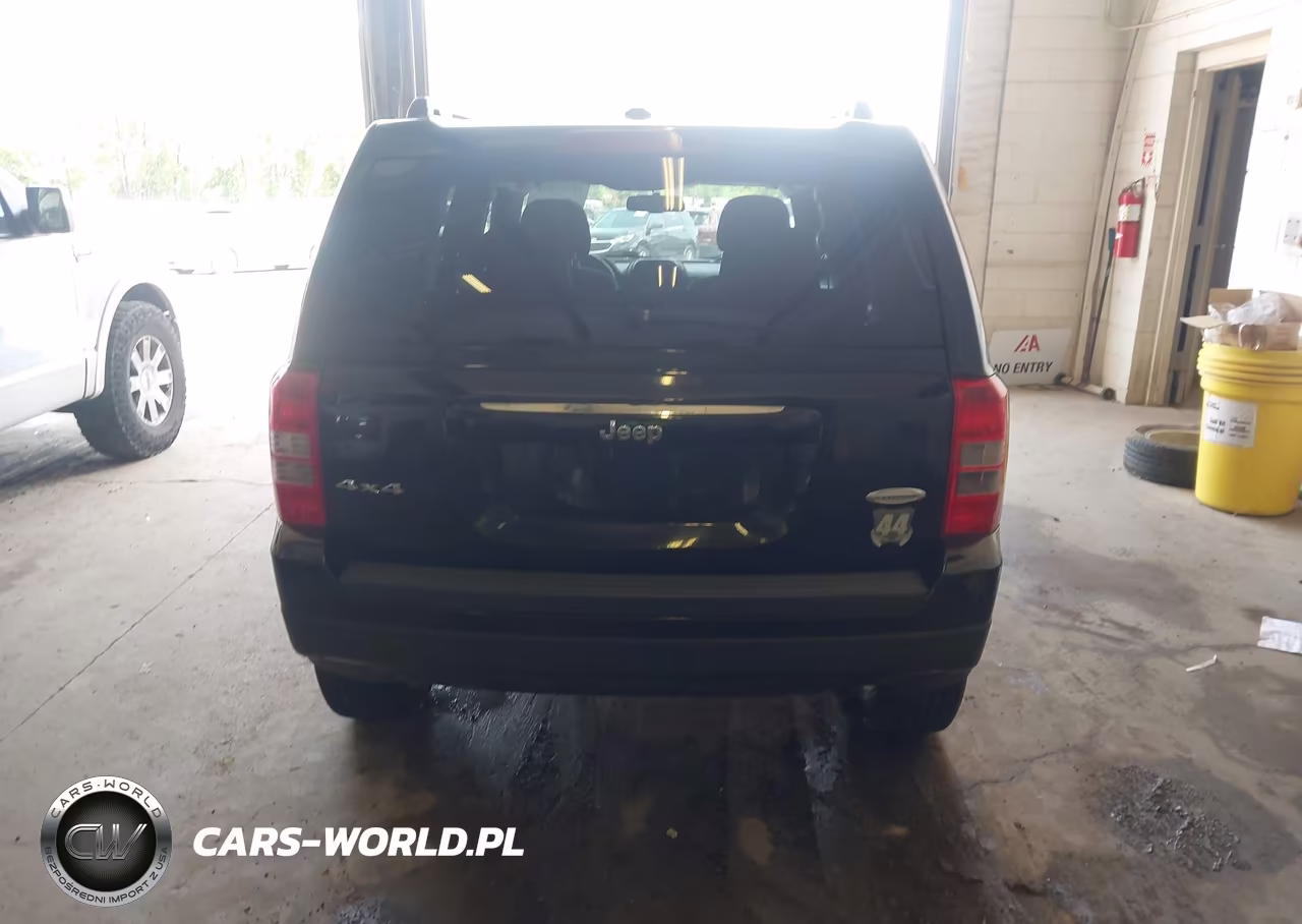 2016 Jeep Patriot Latitude VIN:1C4NJRFB0GD506916 - 16