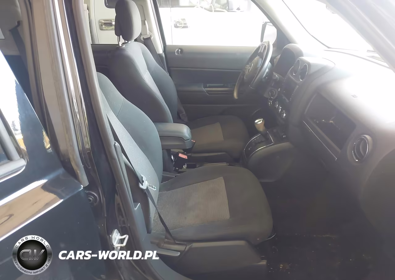 2016 Jeep Patriot Latitude VIN:1C4NJRFB0GD506916 - 5