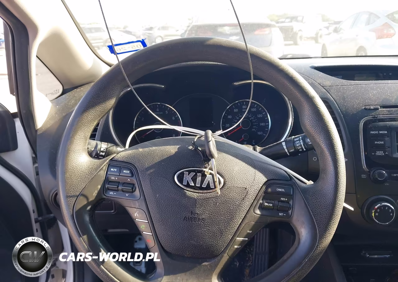 2018 Kia Forte Lx VIN:3KPFK4A7XJE235439 - 11