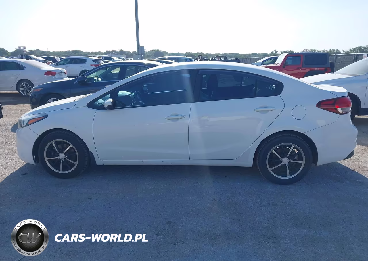 2018 Kia Forte Lx VIN:3KPFK4A7XJE235439 - 14