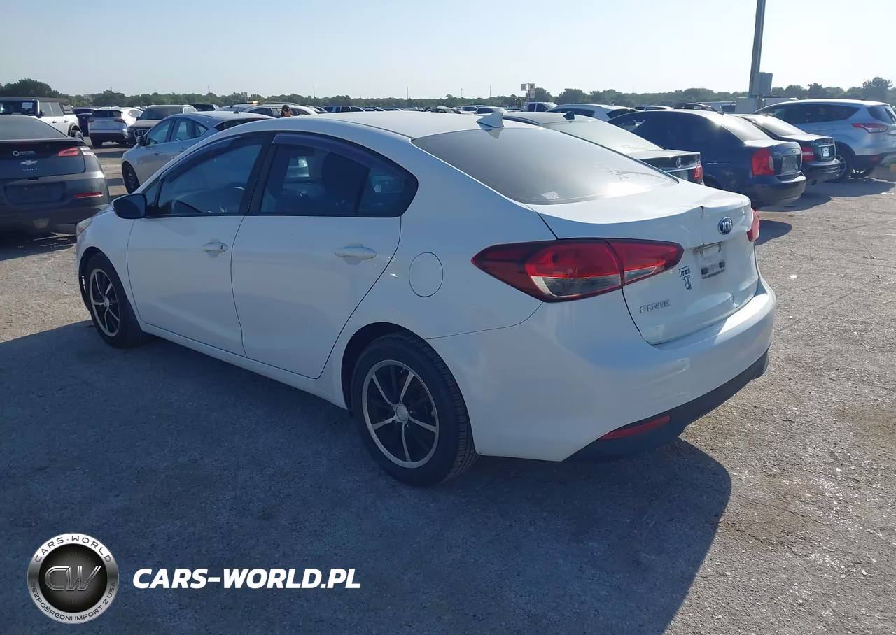 2018 Kia Forte Lx VIN:3KPFK4A7XJE235439 - 3