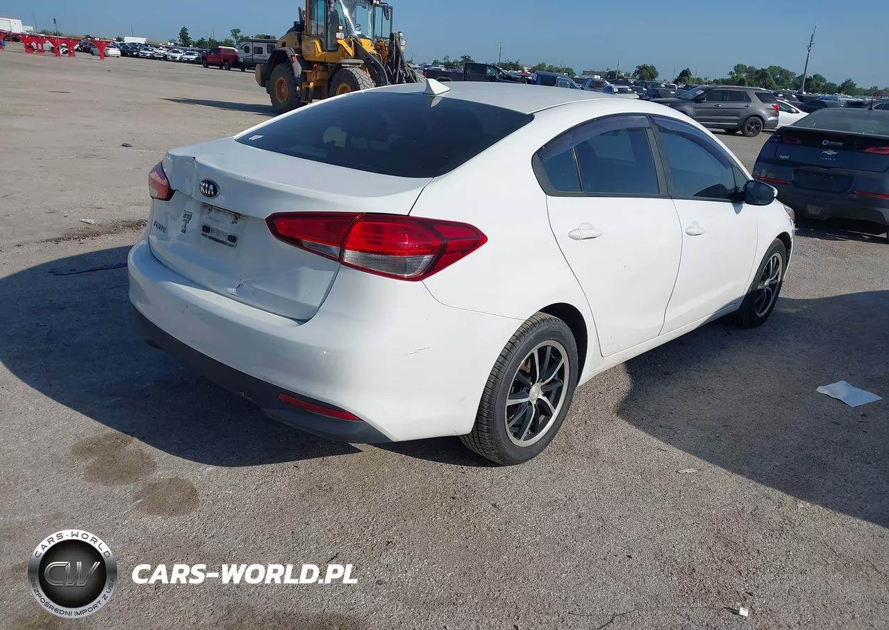 2018 Kia Forte Lx VIN:3KPFK4A7XJE235439 - 4