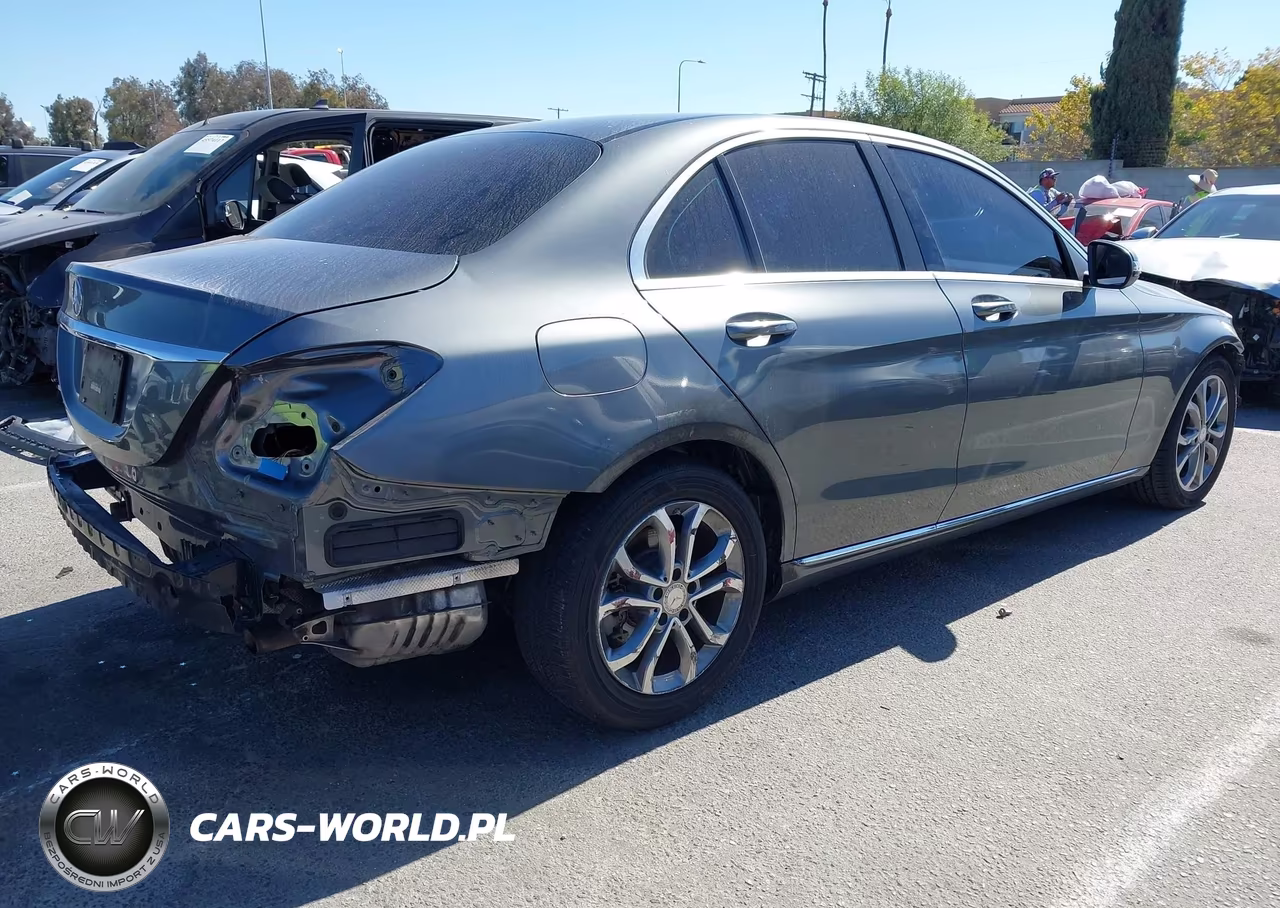 2017 Mercedes-Benz C 300 VIN:55SWF4JB2HU182375 - 4