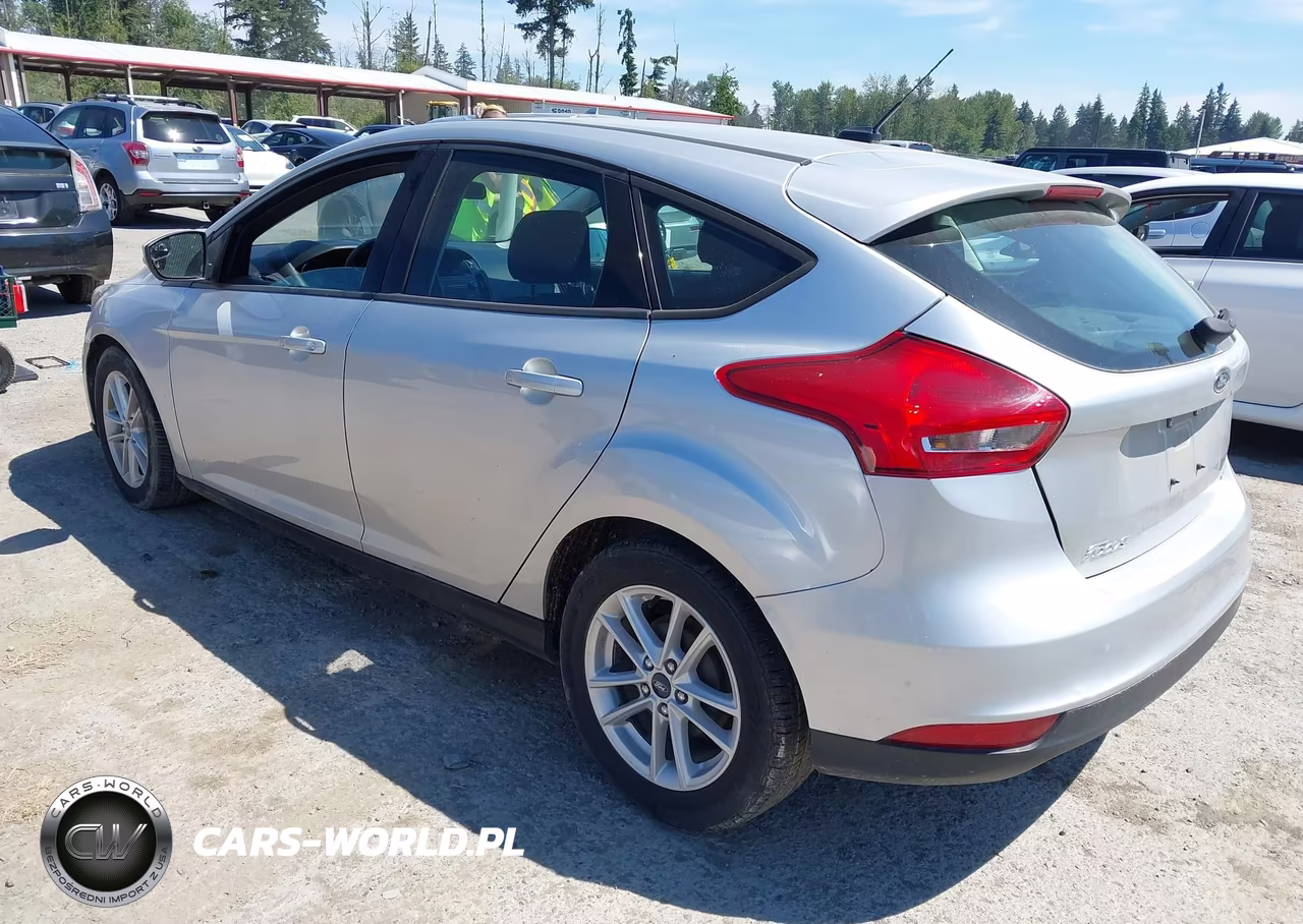 2017 Ford Focus Se VIN:1FADP3K24HL246403 - 3