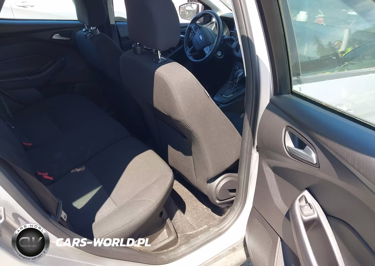 2017 Ford Focus Se VIN:1FADP3K24HL246403 - 8