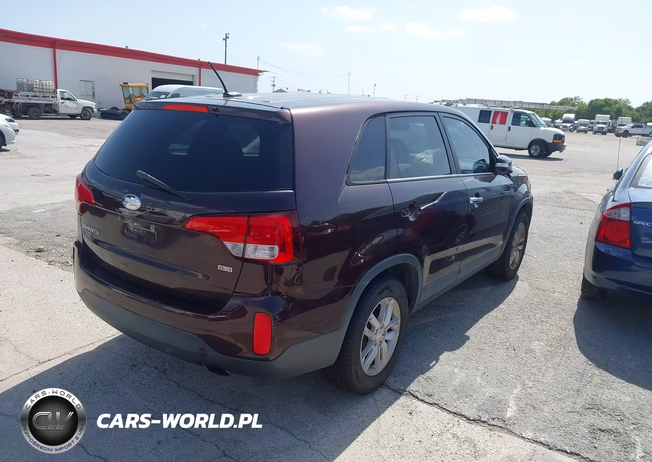 2014 Kia Sorento Lx VIN:5XYKTCA6XEG547914 - 4