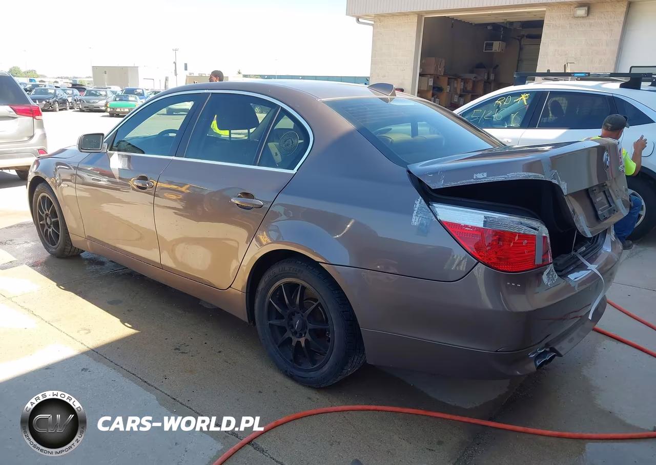 2007 BMW 525Xi VIN:WBANF33517CS40550 - 3