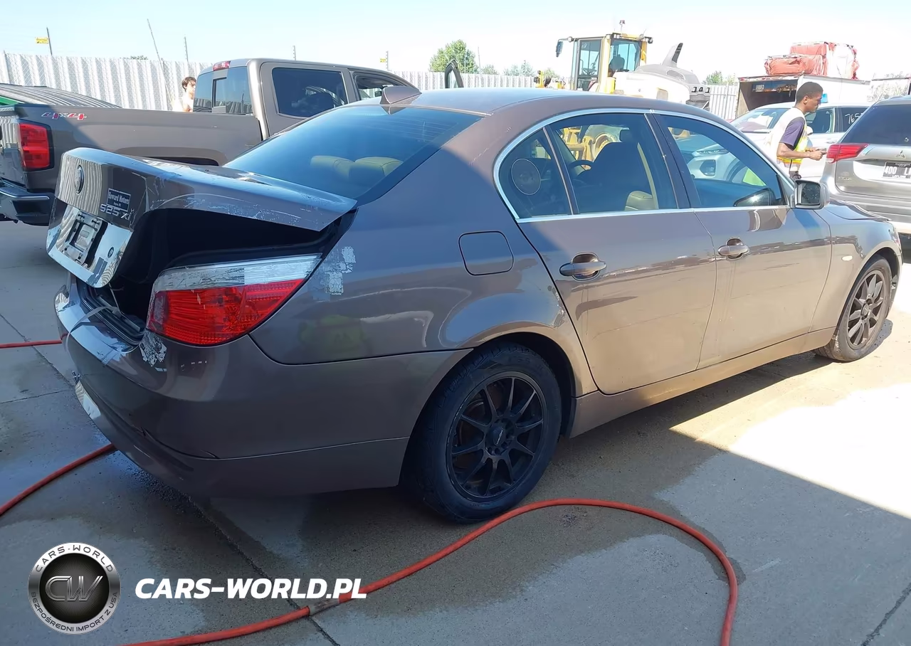 2007 BMW 525Xi VIN:WBANF33517CS40550 - 4