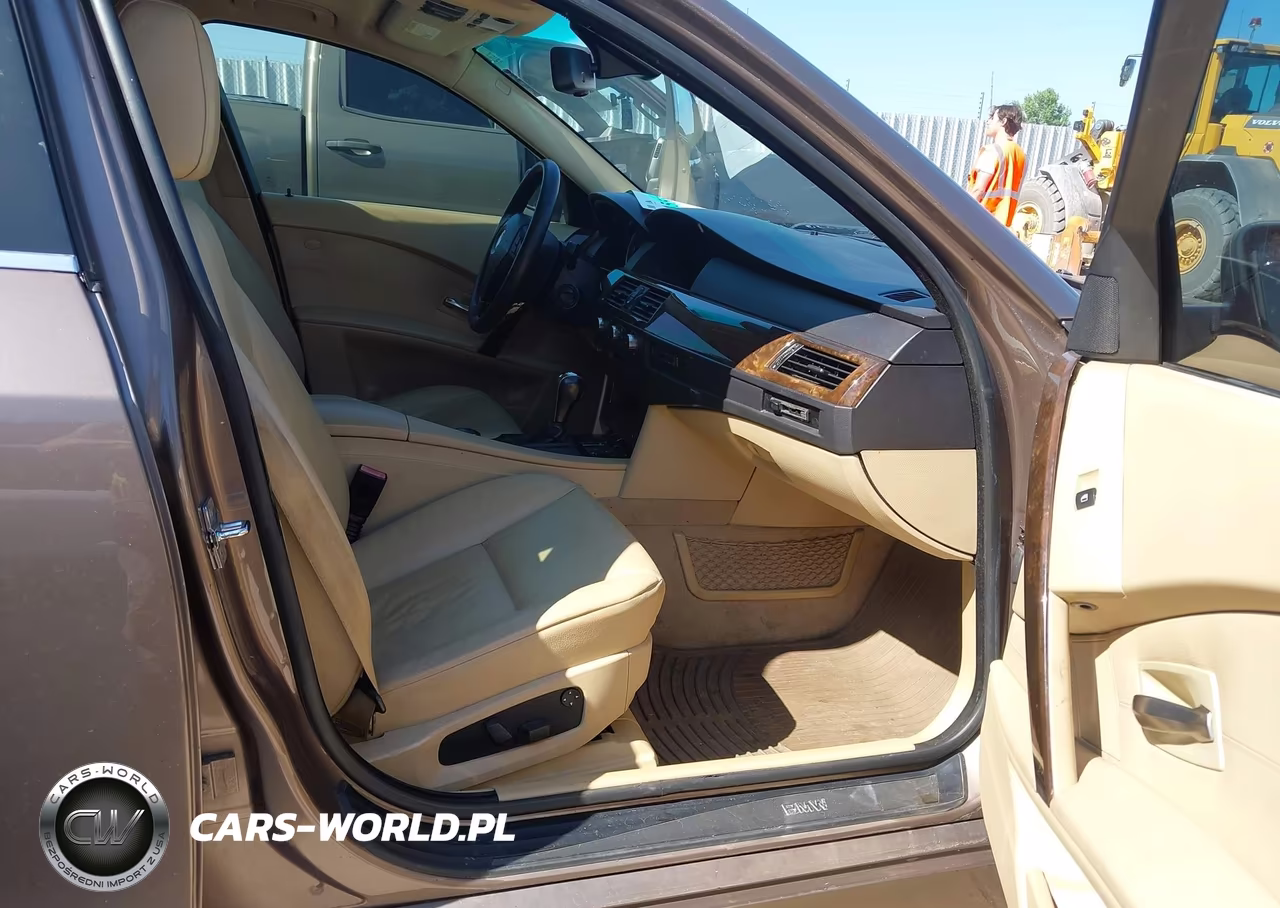 2007 BMW 525Xi VIN:WBANF33517CS40550 - 5