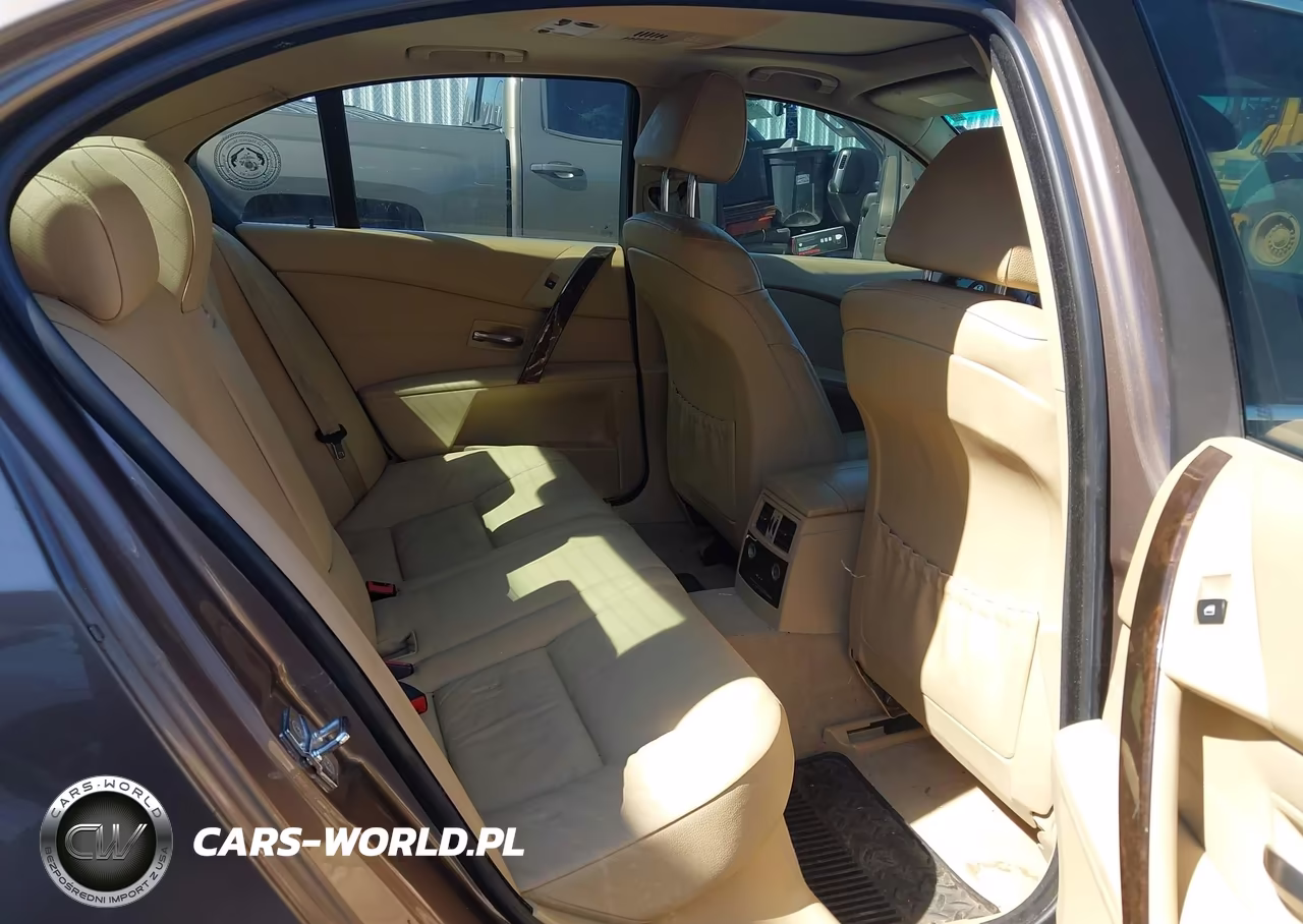 2007 BMW 525Xi VIN:WBANF33517CS40550 - 8