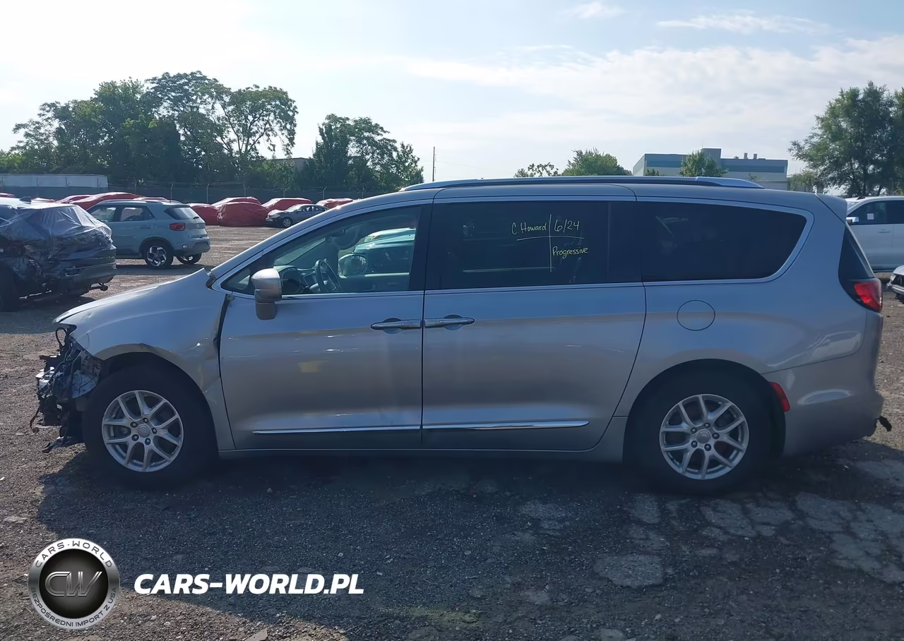 2020 Chrysler Pacifica Touring L VIN:2C4RC1BGXLR285072 - 14