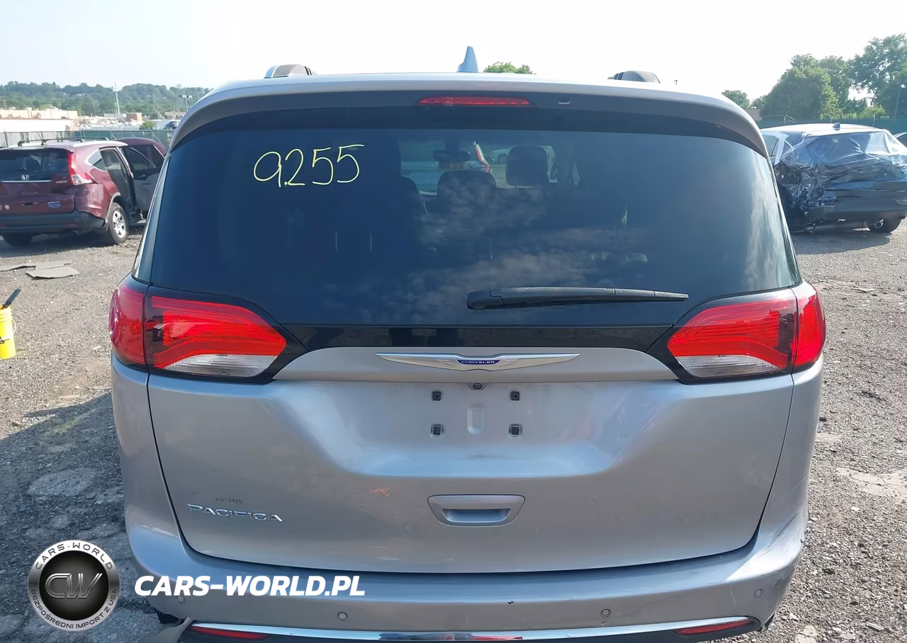 2020 Chrysler Pacifica Touring L VIN:2C4RC1BGXLR285072 - 16