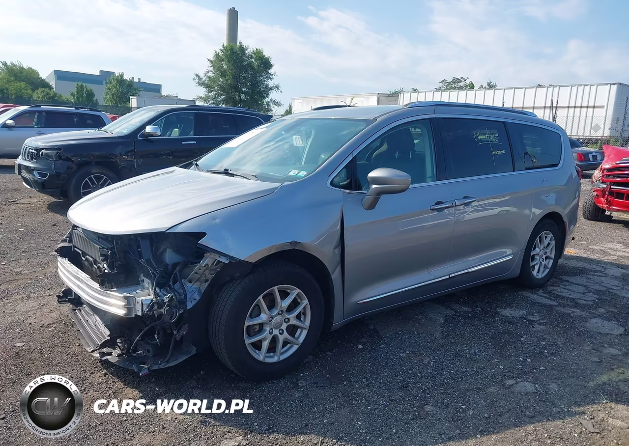 2020 Chrysler Pacifica Touring L VIN:2C4RC1BGXLR285072 - 2
