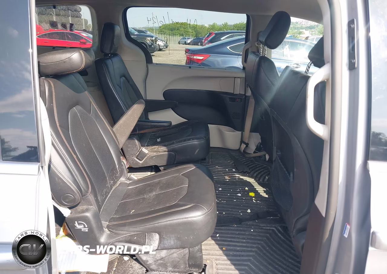 2020 Chrysler Pacifica Touring L VIN:2C4RC1BGXLR285072 - 8
