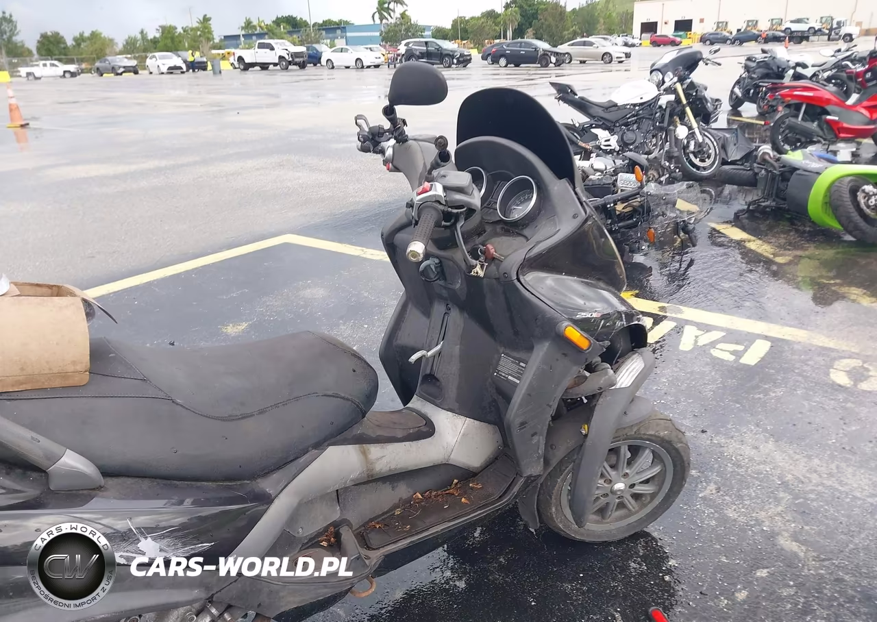 2009 Piaggio Mp3 250 VIN:ZAPM479MX95003622 - 5