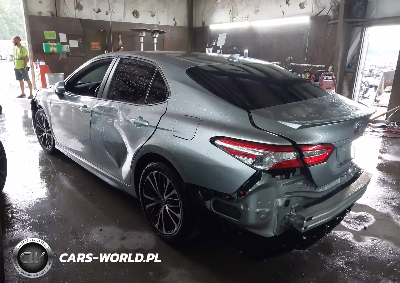 2020 Toyota Camry Se VIN:4T1G11AK2LU505564 - 3