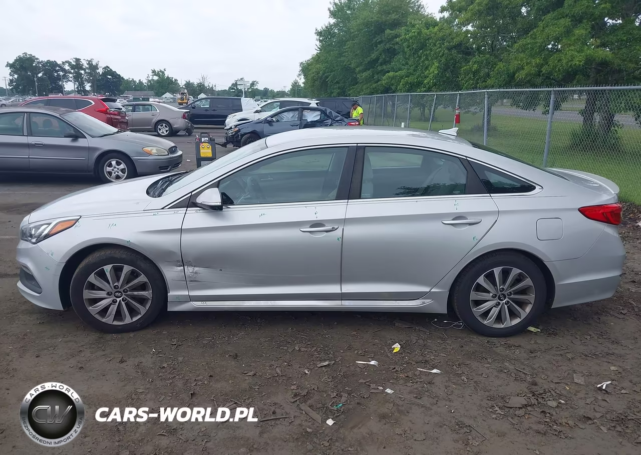 2015 Hyundai Sonata Sport VIN:5NPE34AF7FH133776 - 14