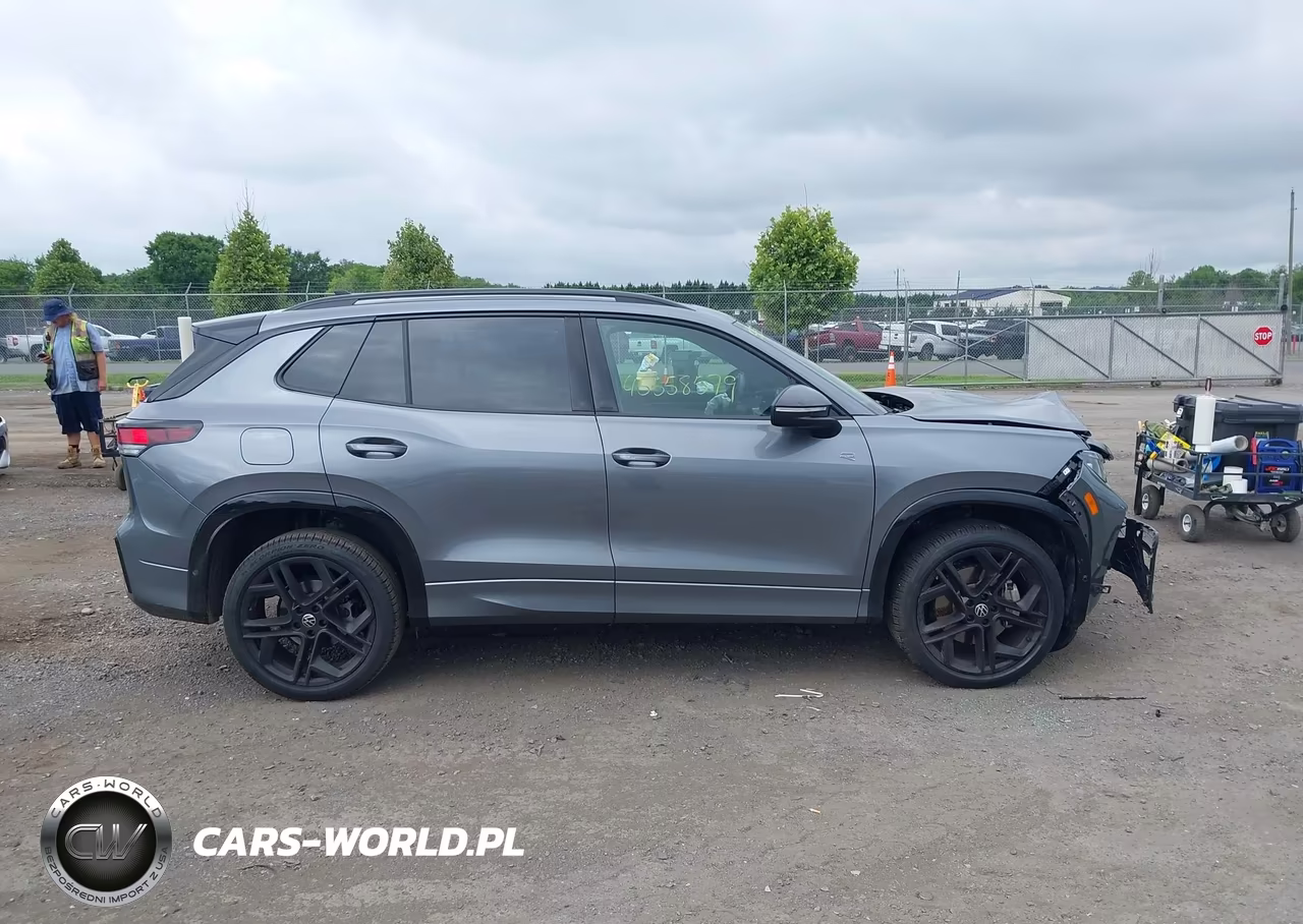 2025 Volkswagen Tiguan 2.0T Se R-Line Black VIN:3VVGR7RM1SM035411 - 13