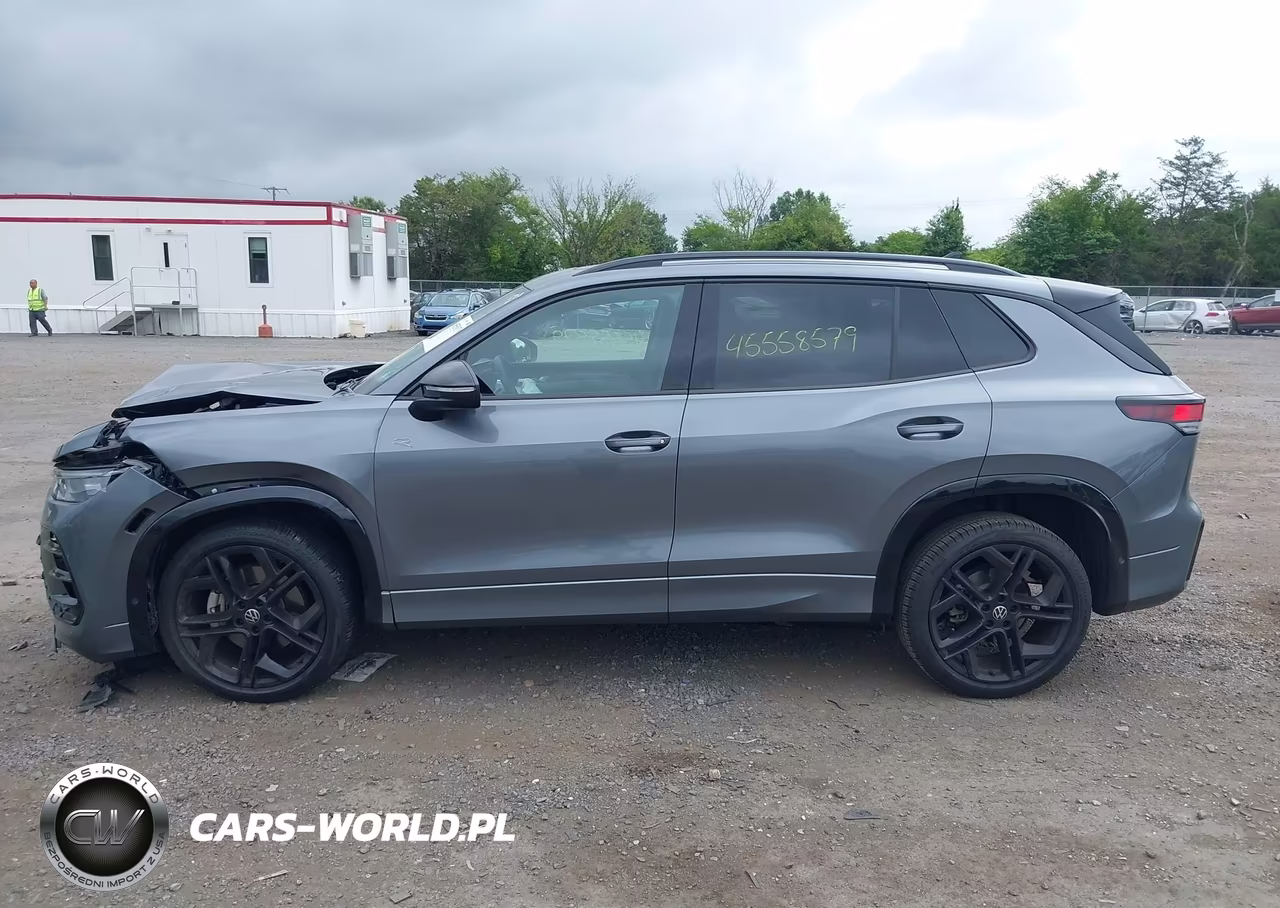 2025 Volkswagen Tiguan 2.0T Se R-Line Black VIN:3VVGR7RM1SM035411 - 14