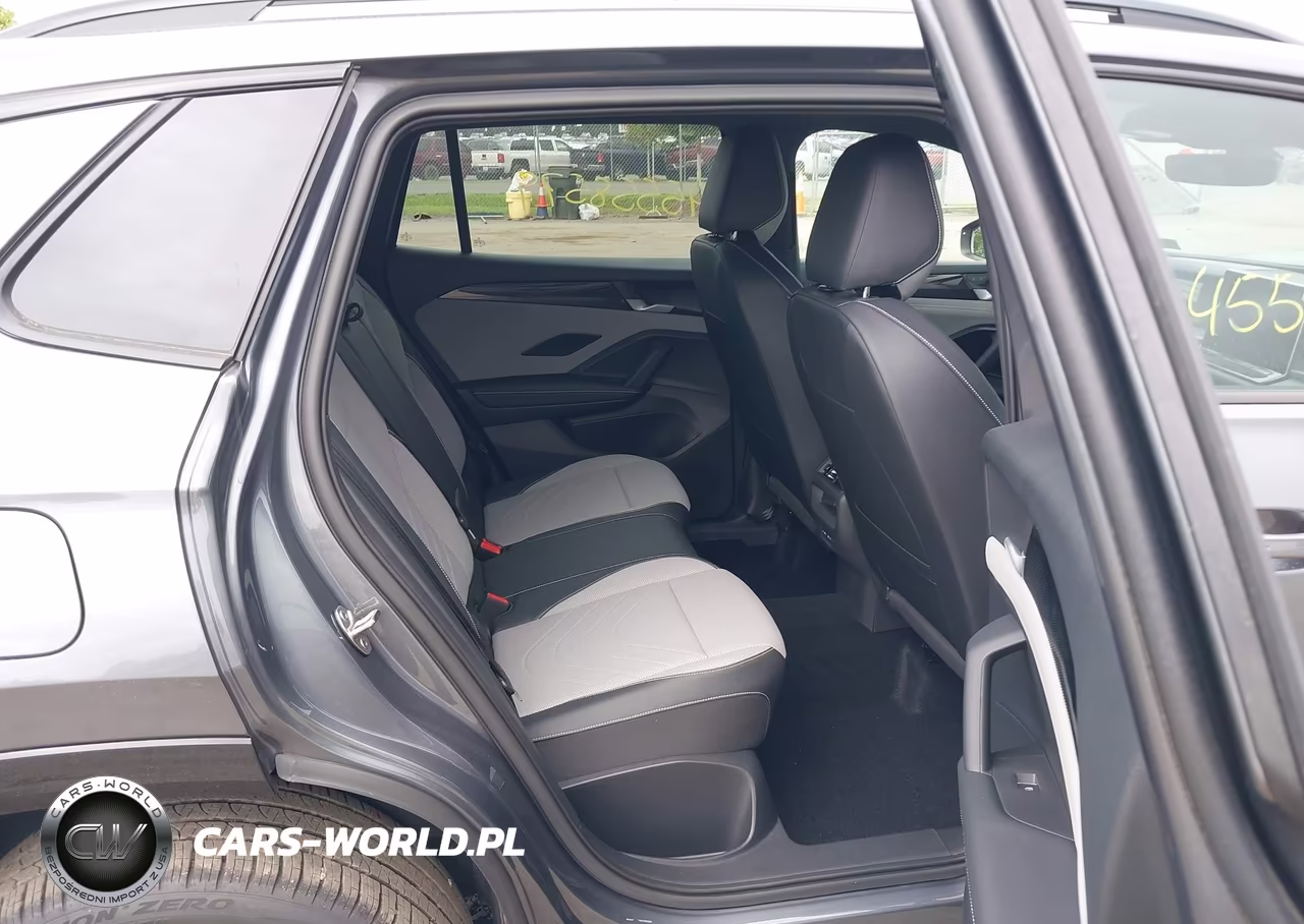 2025 Volkswagen Tiguan 2.0T Se R-Line Black VIN:3VVGR7RM1SM035411 - 8