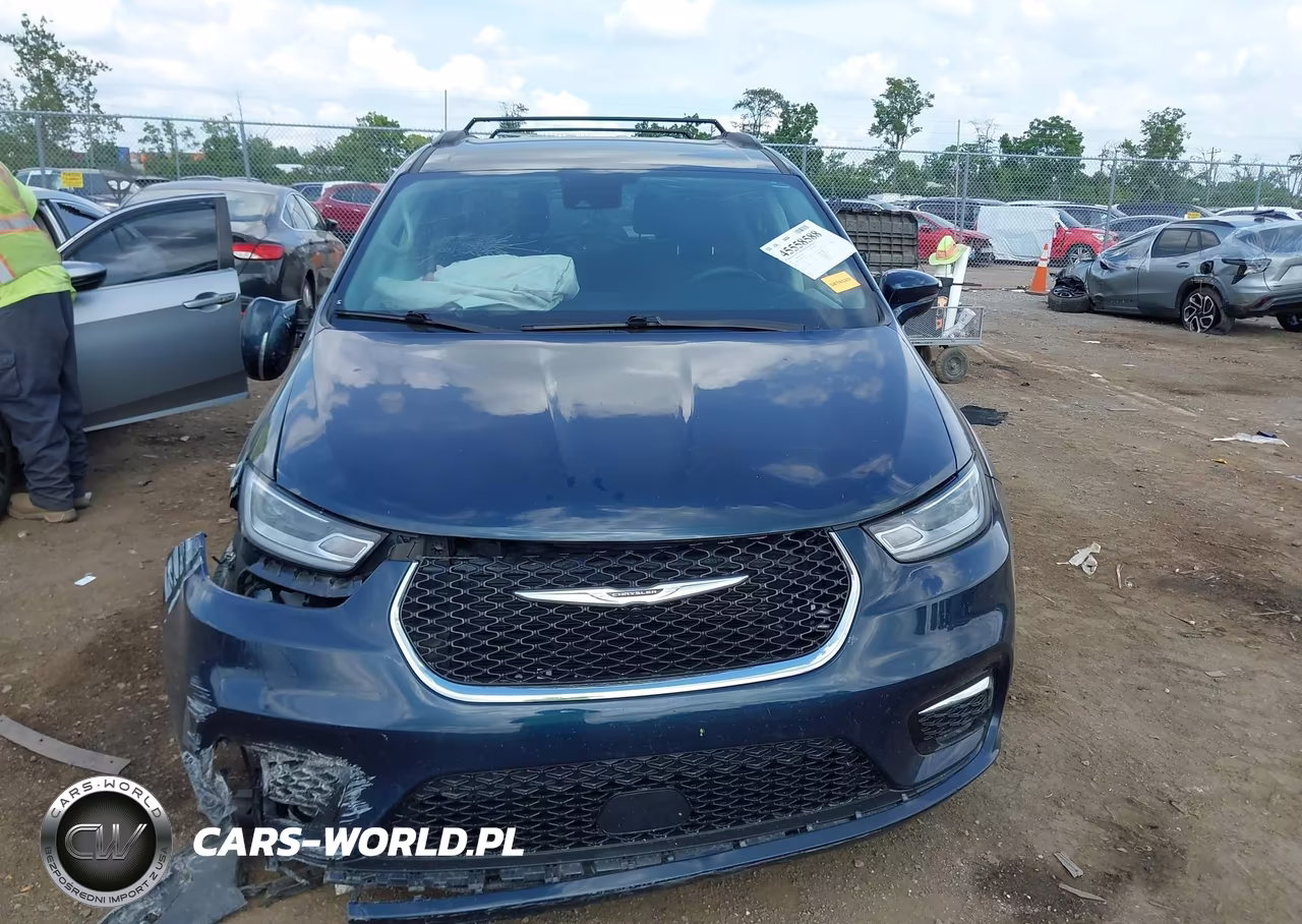 2022 Chrysler Pacifica Touring L VIN:2C4RC1BG5NR233755 - 12