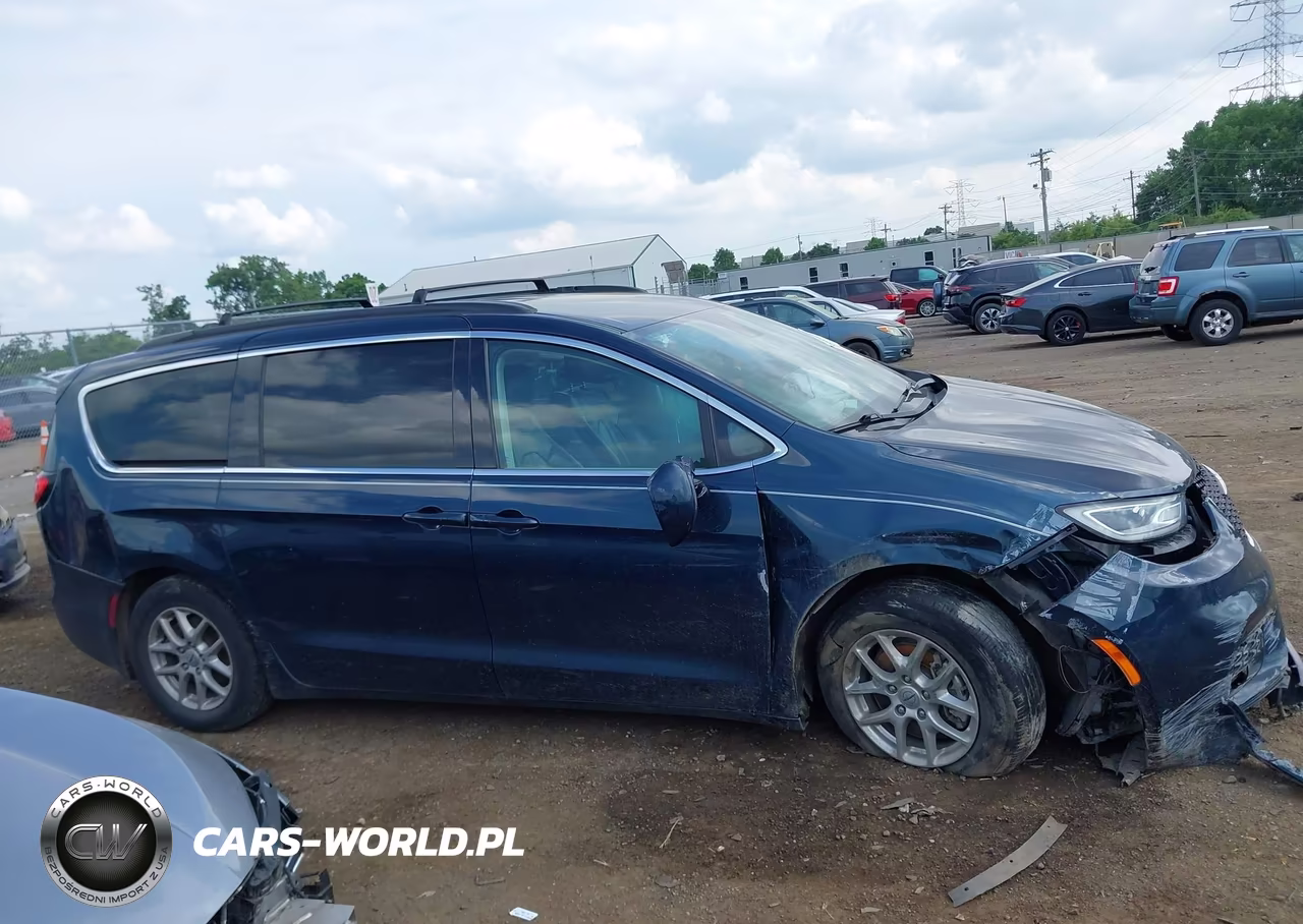 2022 Chrysler Pacifica Touring L VIN:2C4RC1BG5NR233755 - 13