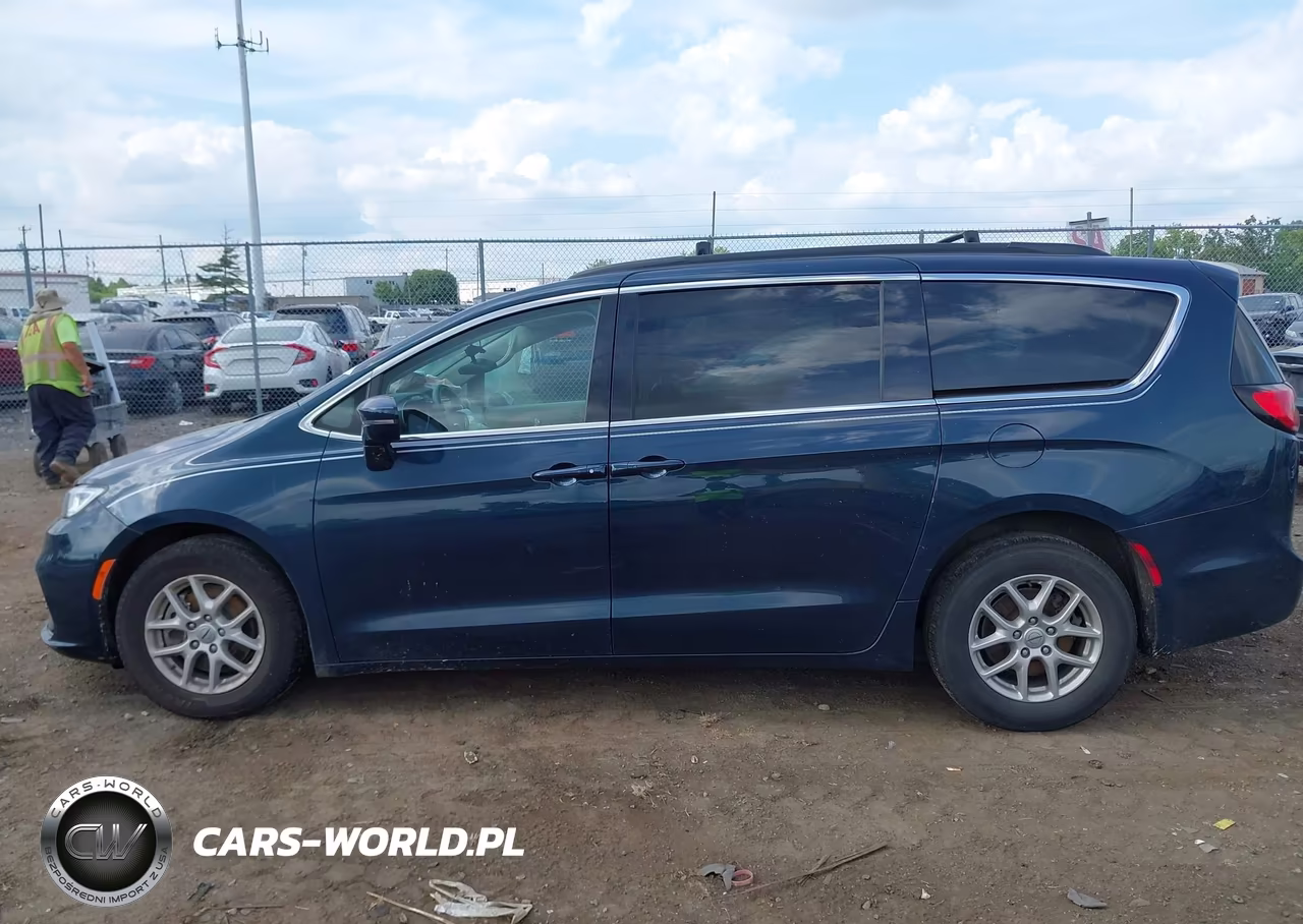 2022 Chrysler Pacifica Touring L VIN:2C4RC1BG5NR233755 - 14