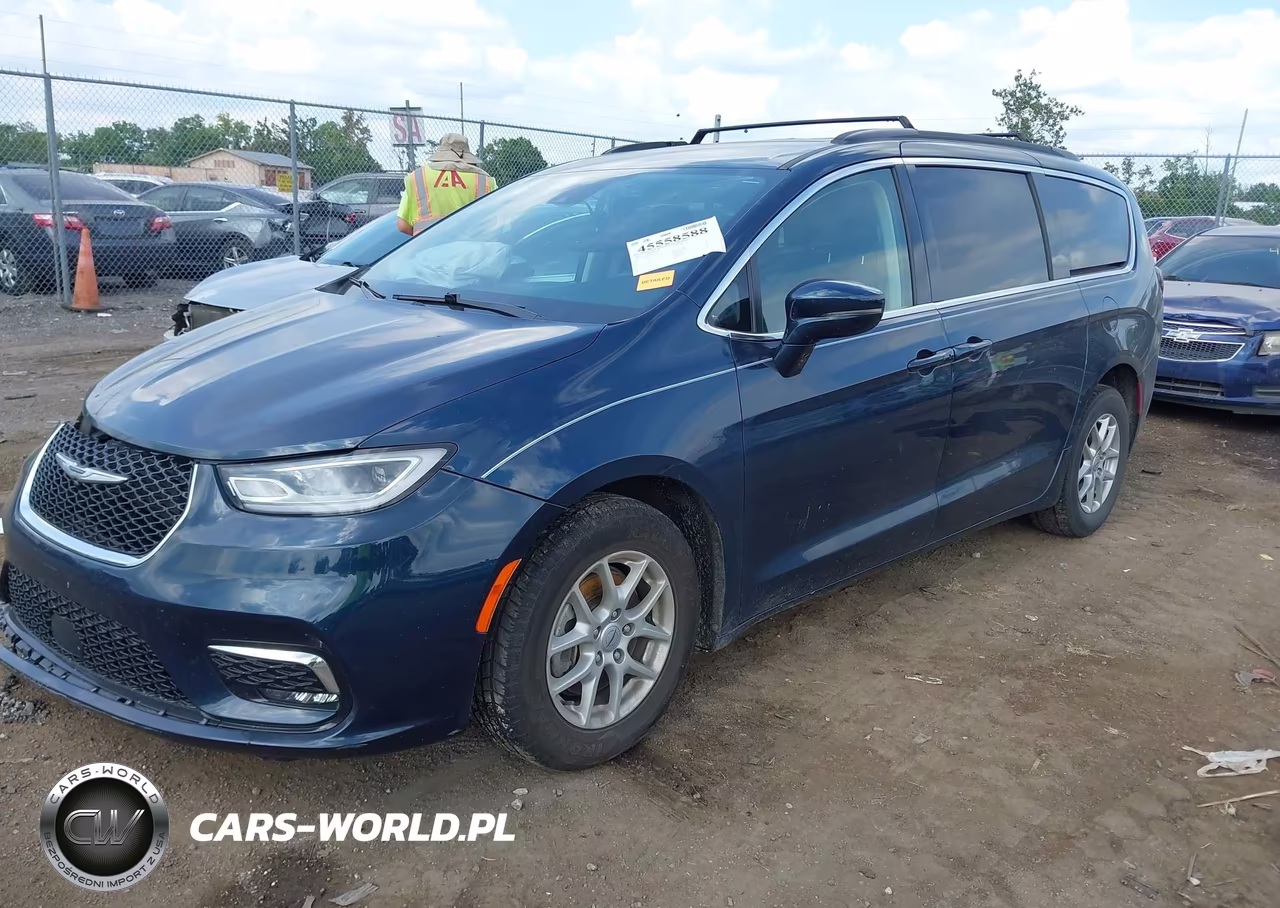 2022 Chrysler Pacifica Touring L VIN:2C4RC1BG5NR233755 - 2