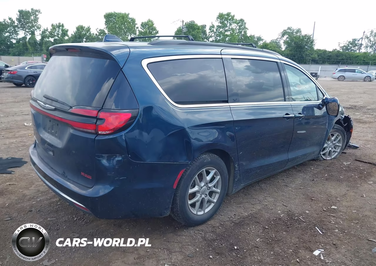 2022 Chrysler Pacifica Touring L VIN:2C4RC1BG5NR233755 - 4