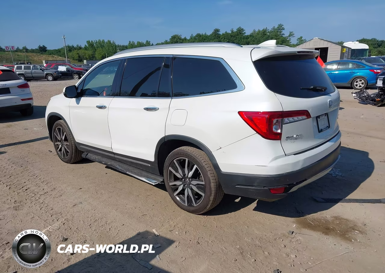2019 Honda Pilot Touring VIN:5FNYF6H64KB034704 - 3