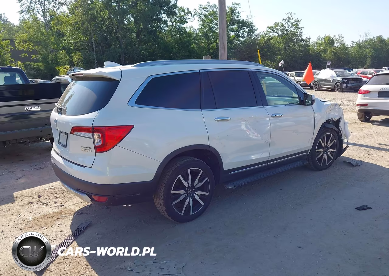 2019 Honda Pilot Touring VIN:5FNYF6H64KB034704 - 4