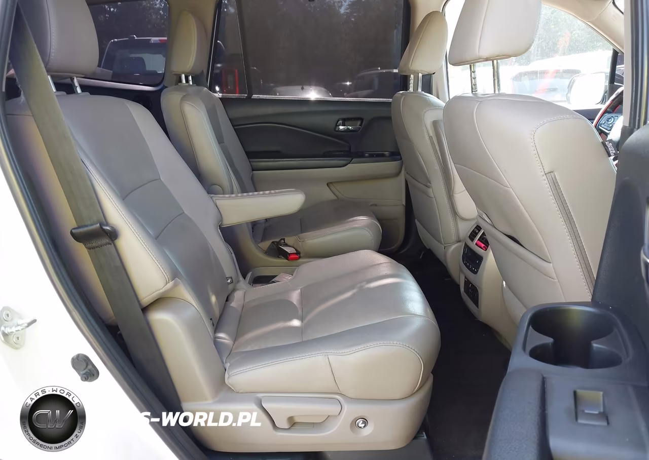 2019 Honda Pilot Touring VIN:5FNYF6H64KB034704 - 8