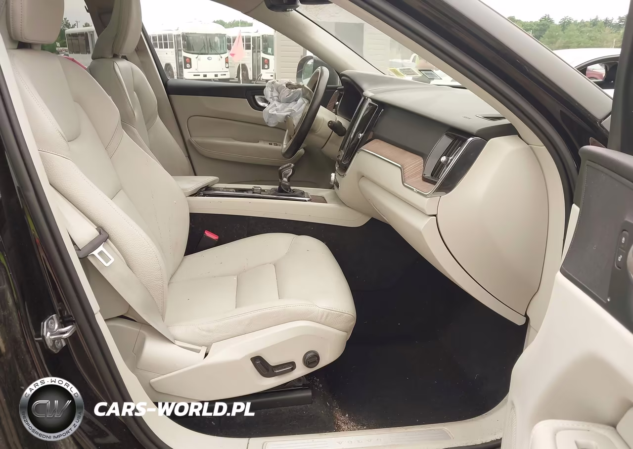 2021 Volvo Xc60 T5 Momentum VIN:YV4102RK0M1749396 - 5