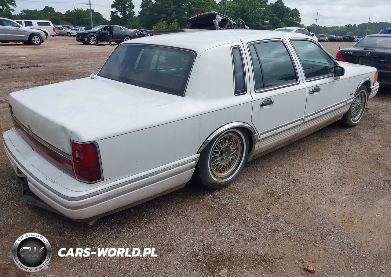 1994 Lincoln Town Car Signature-Tournament VIN:1LNLM82W5RY726366 - 4