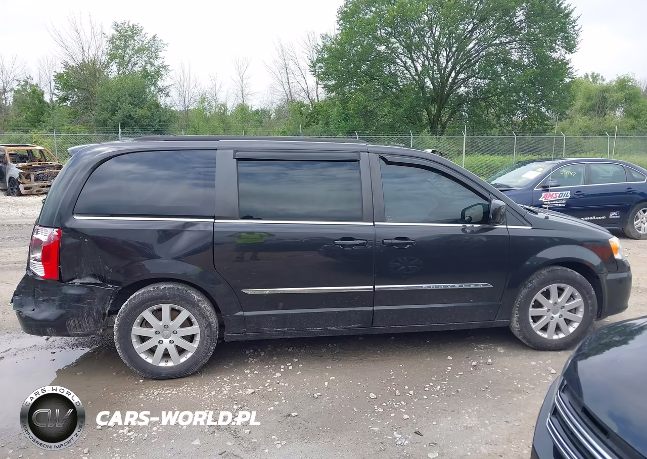 2015 Chrysler Town & Country Touring VIN:2C4RC1BG7FR573216 - 13
