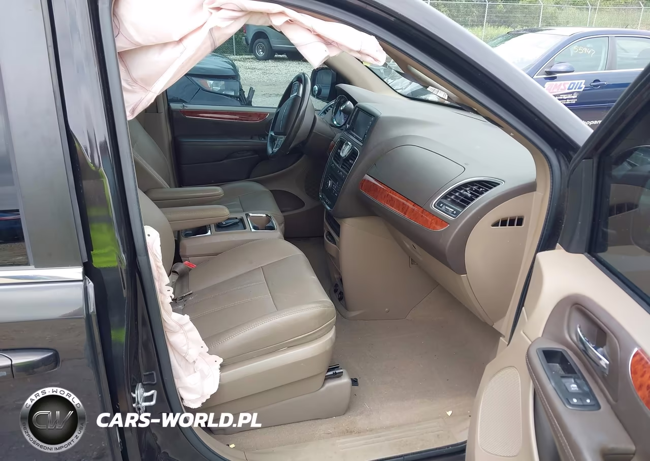 2015 Chrysler Town & Country Touring VIN:2C4RC1BG7FR573216 - 5