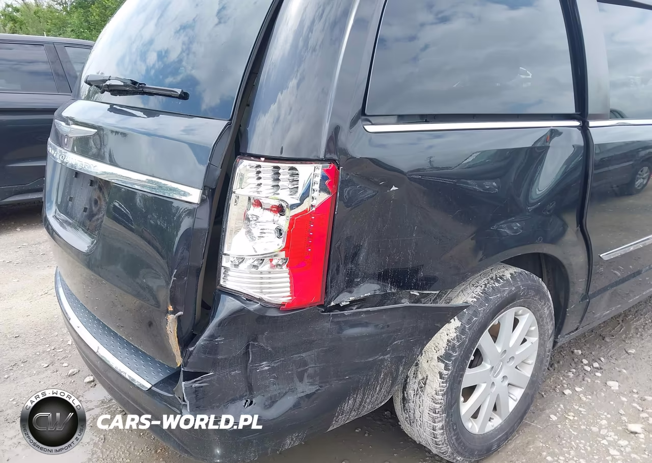 2015 Chrysler Town & Country Touring VIN:2C4RC1BG7FR573216 - 6