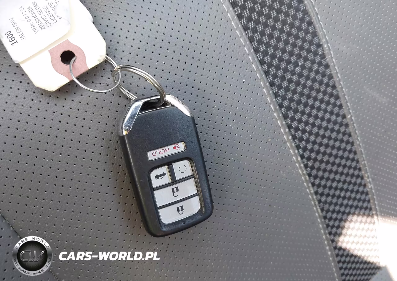 2019 Honda Civic Touring VIN:19XFC1F98KE007284 - 11