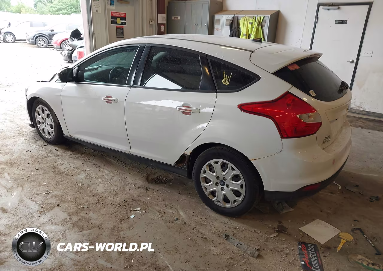 2012 Ford Focus Se VIN:1FAHP3K20CL364412 - 3