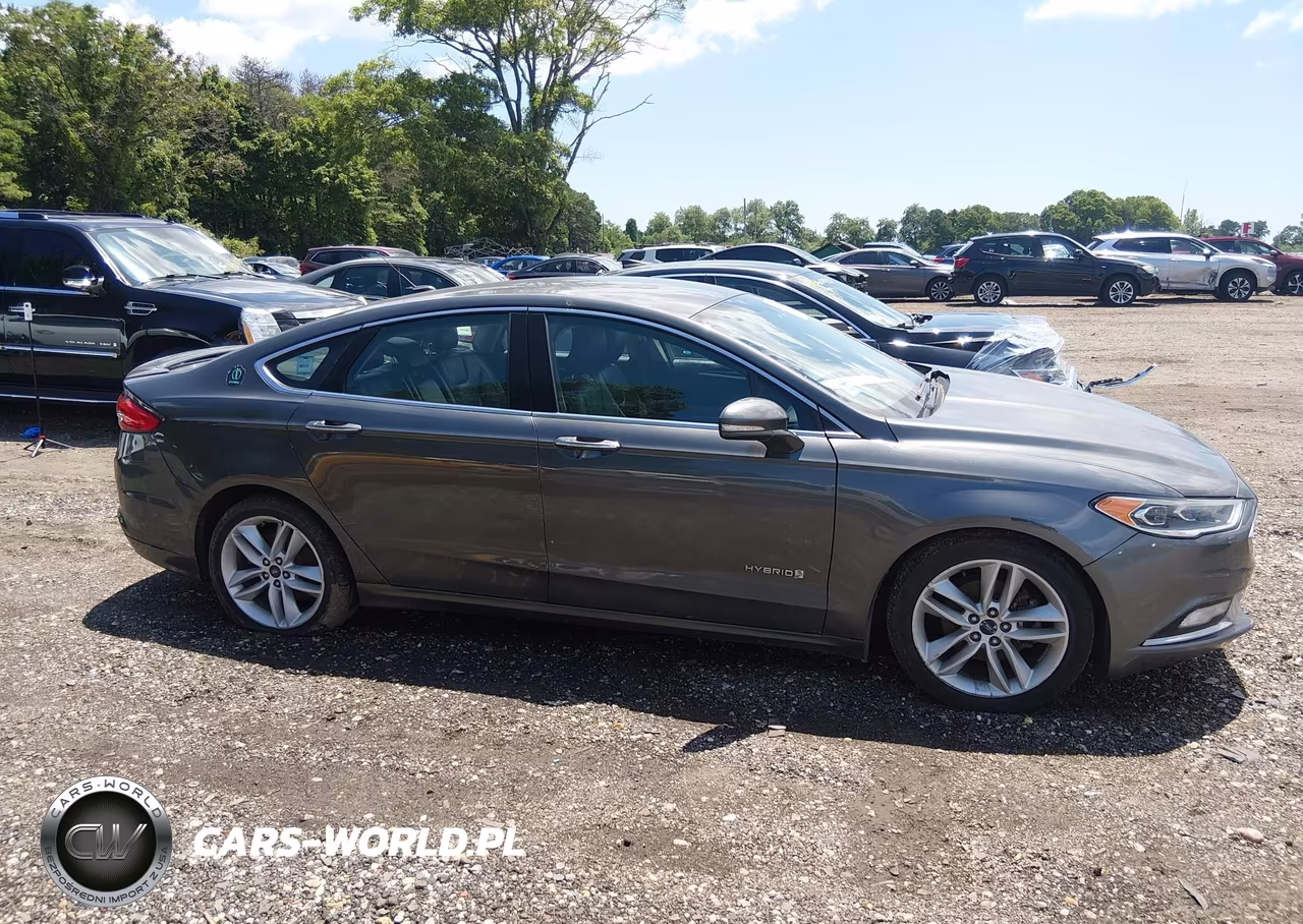 2018 Ford Fusion Hybrid Platinum-Titanium VIN:3FA6P0RU2JR151067 - 13