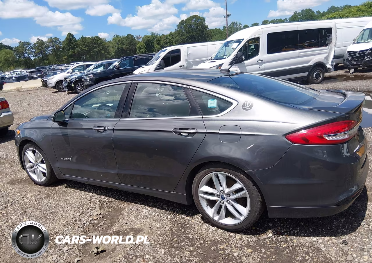 2018 Ford Fusion Hybrid Platinum-Titanium VIN:3FA6P0RU2JR151067 - 14