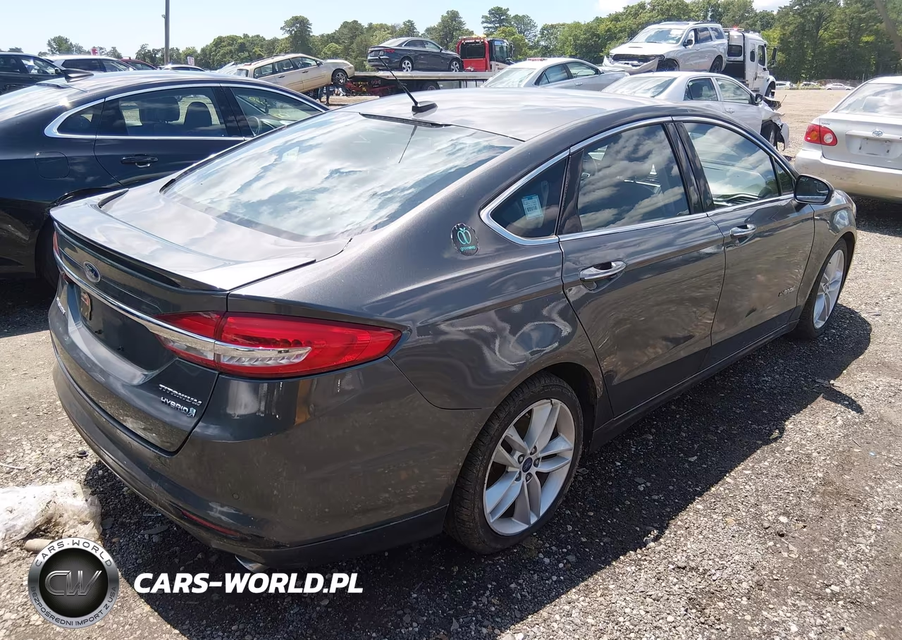 2018 Ford Fusion Hybrid Platinum-Titanium VIN:3FA6P0RU2JR151067 - 4
