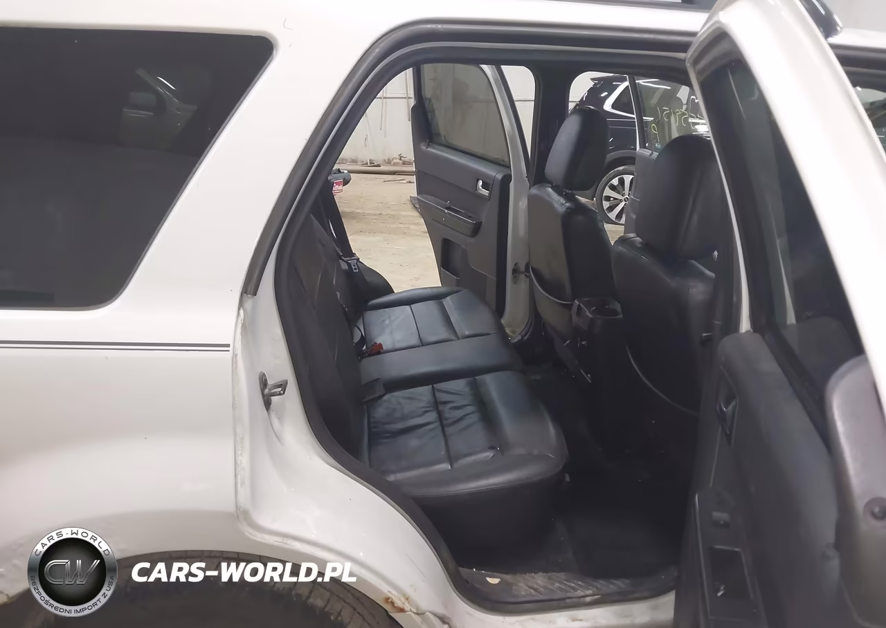 2010 Ford Escape Limited VIN:1FMCU9E74AKA04114 - 8