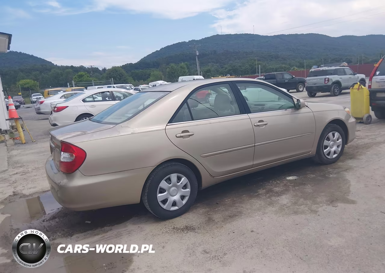2003 Toyota Camry Le VIN:4T1BE32K23U242582 - 4