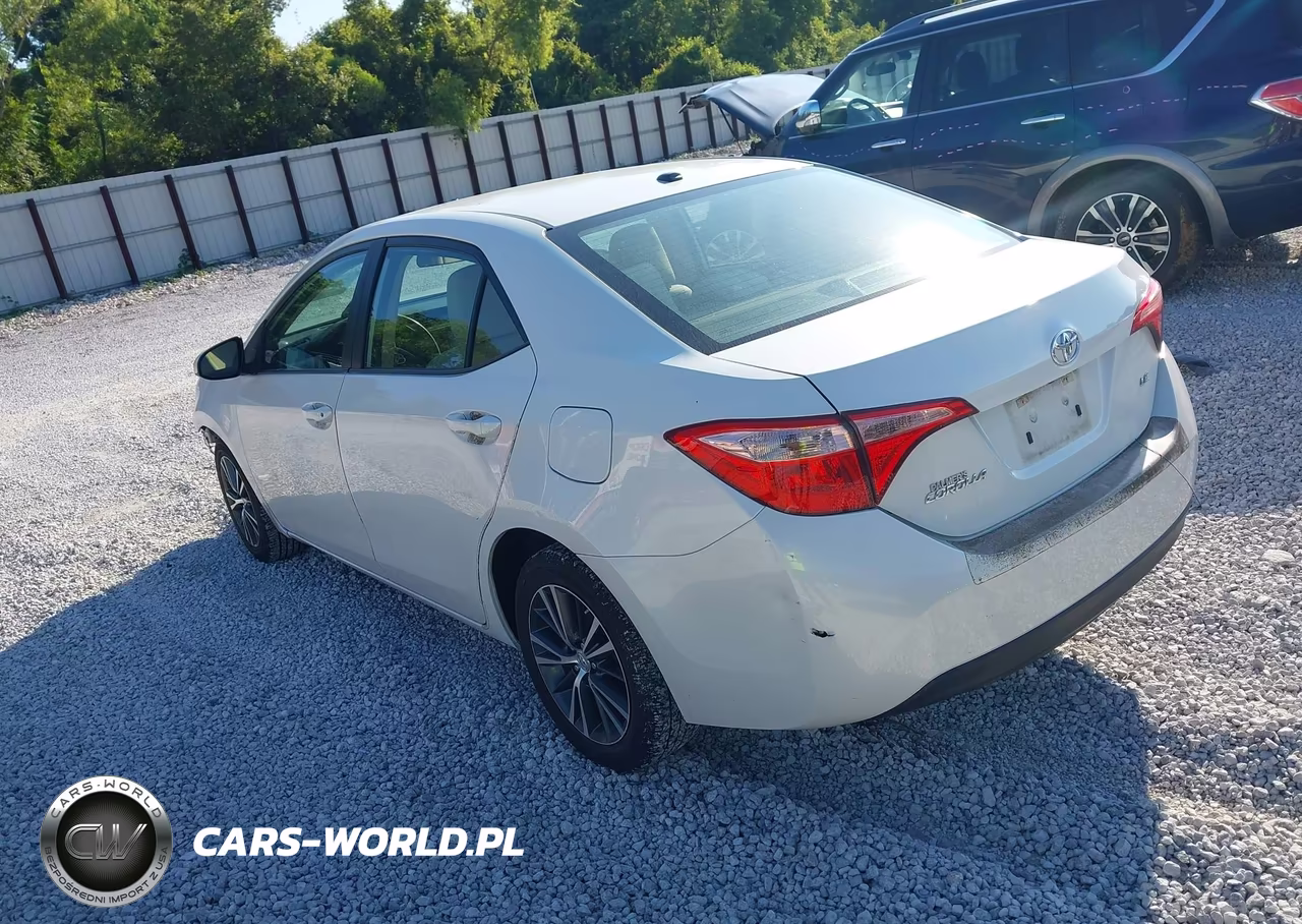 2017 Toyota Corolla Le VIN:5YFBURHE7HP672284 - 3