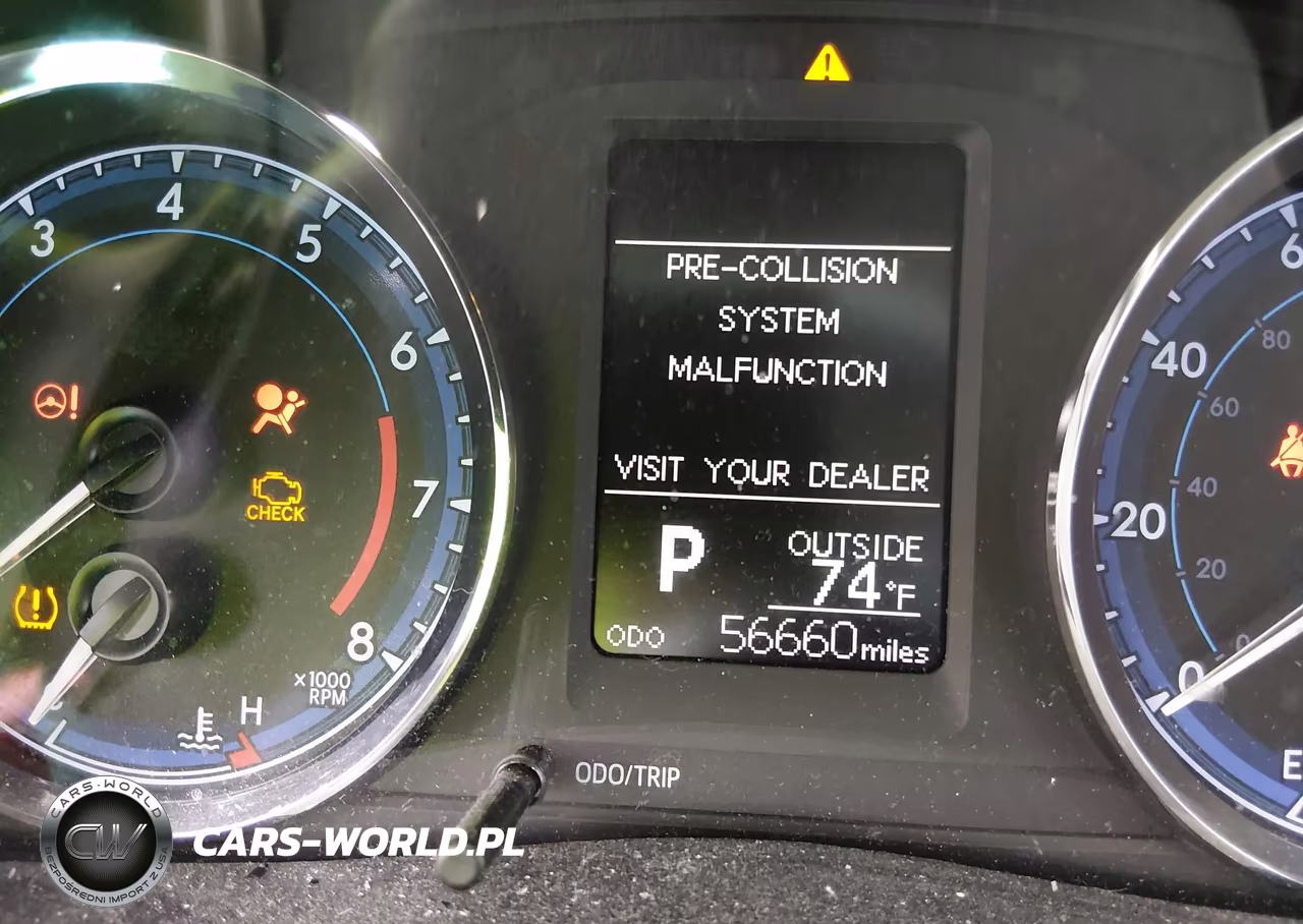 2018 Toyota Corolla Le VIN:2T1BURHE4JC028716 - 16