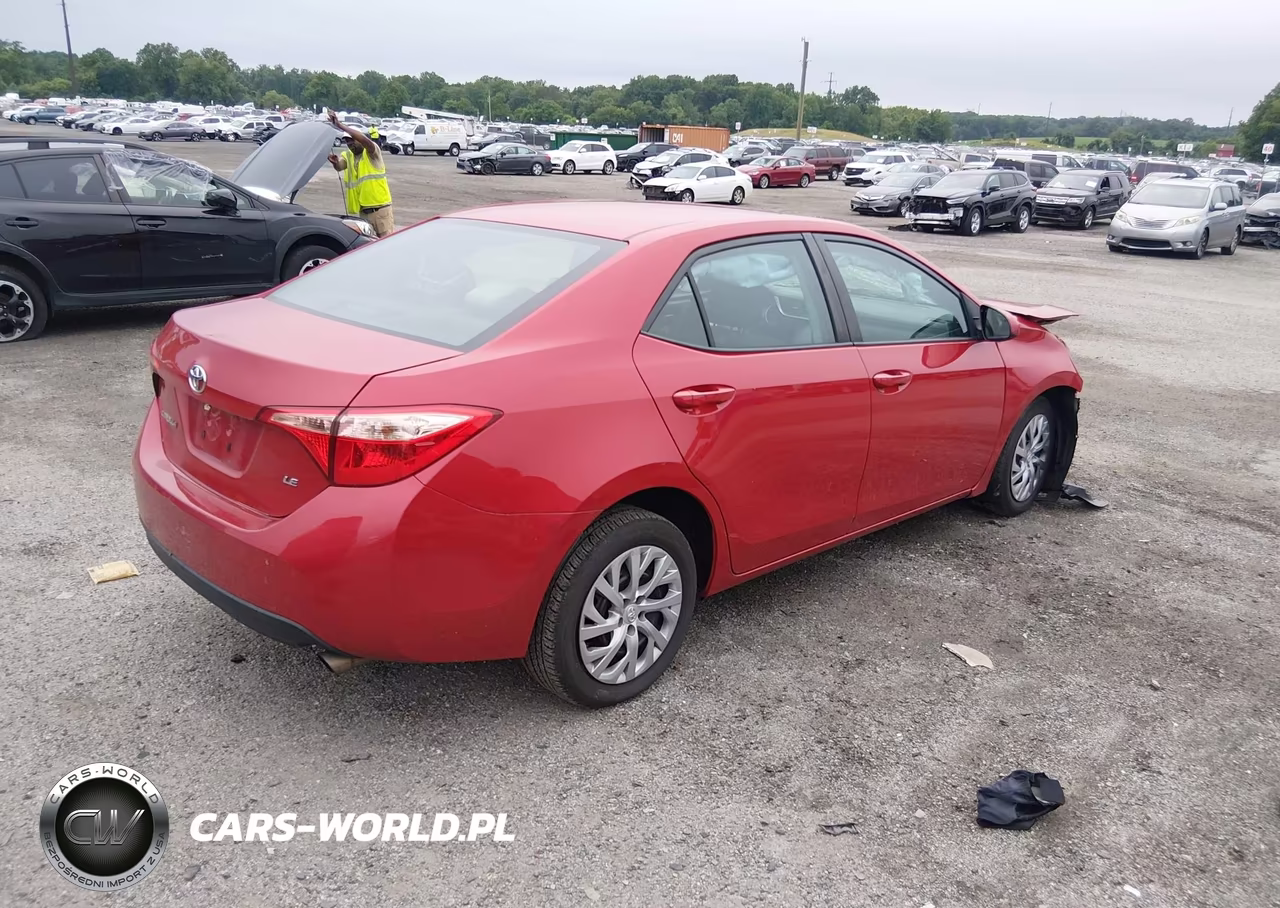 2018 Toyota Corolla Le VIN:2T1BURHE4JC028716 - 4