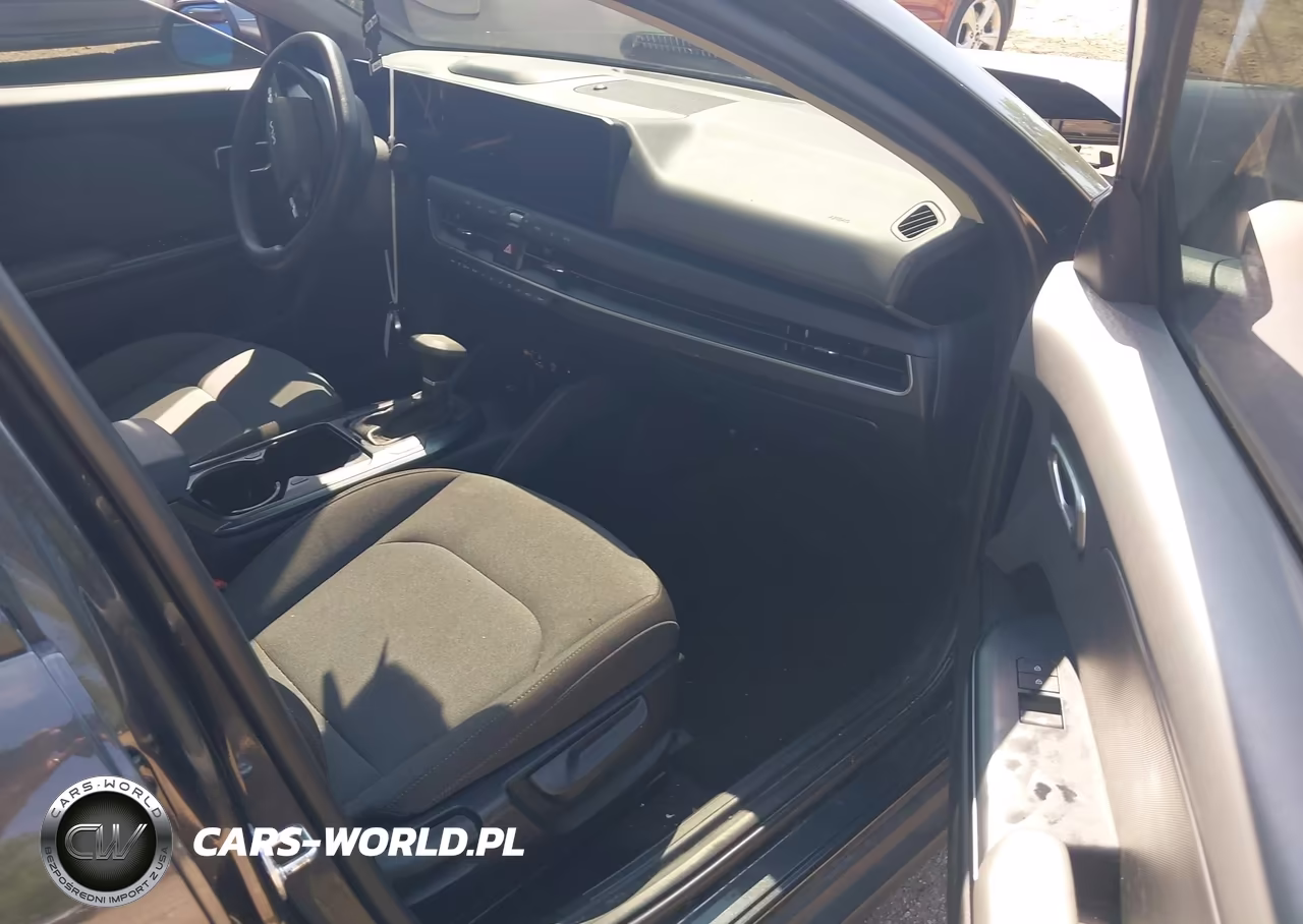 2025 Kia K4 Lxs VIN:3KPFT4DE7SE164595 - 5